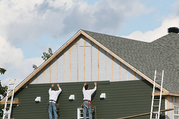 Professional Siding Installation technician working in Harwick, PA